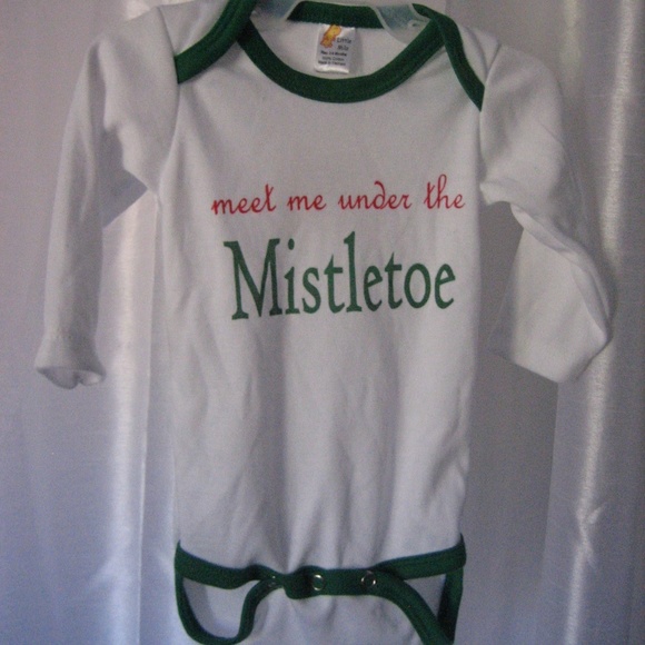 Meet me under the Mistletoe Infant Unisex One Piece Bodysuit Cotton Sz 6-12M NW - Picture 1 of 5